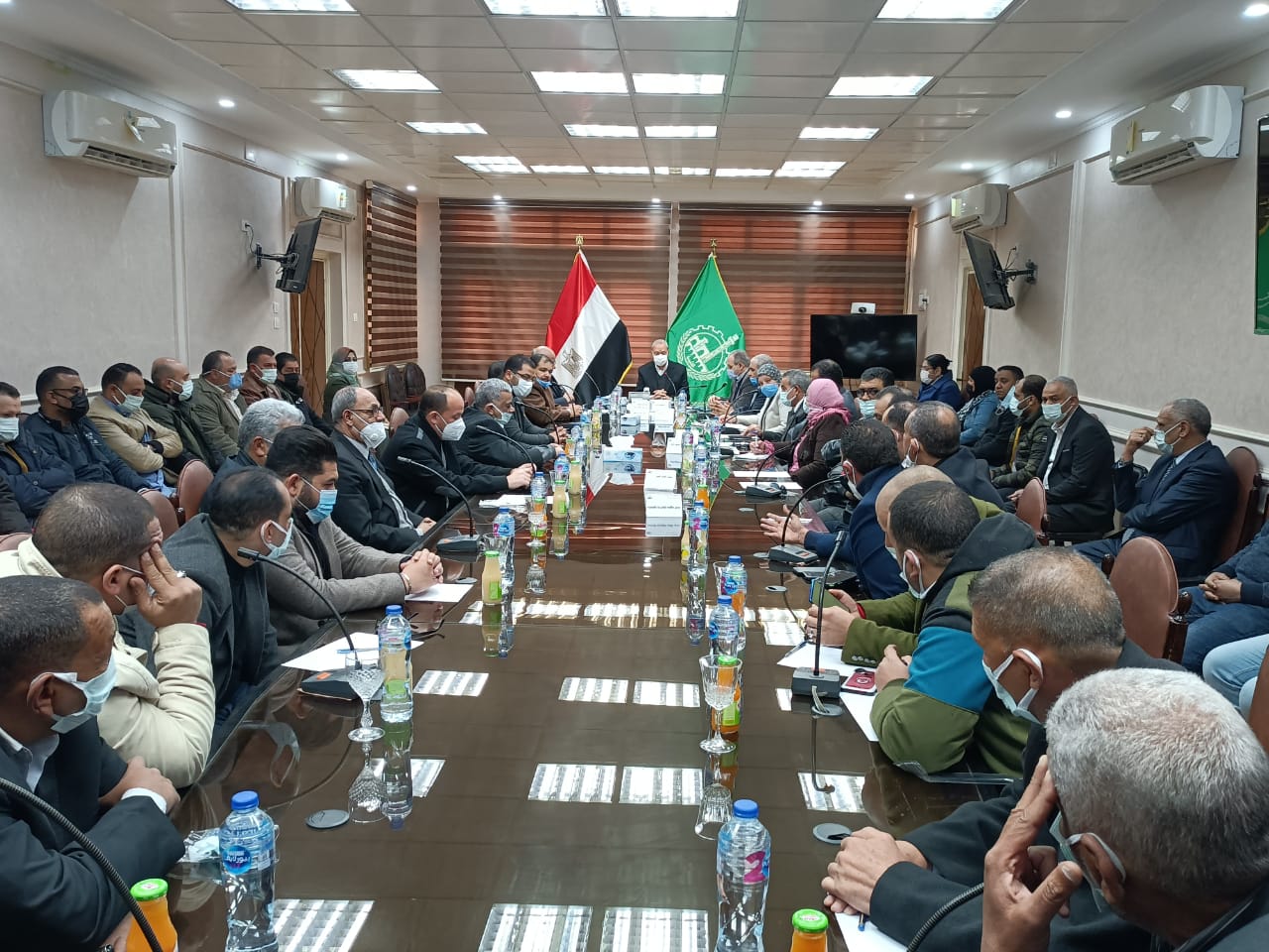 بالتنسيق مع كبار تجار الجملة ... محافظ القليوبية : إقامة منافذ وشوادر لبيع السلع والمواد الغذائية بأسعار مخفضة عن السوق