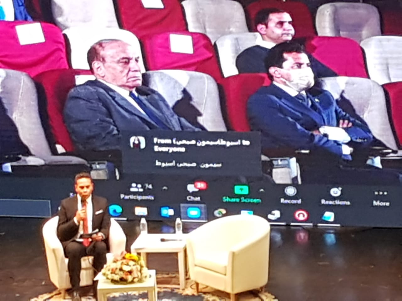 بالصور: وزير الشباب واللواء سمير فرج في لقاء حواري مع الشباب على مسرح الوزارة