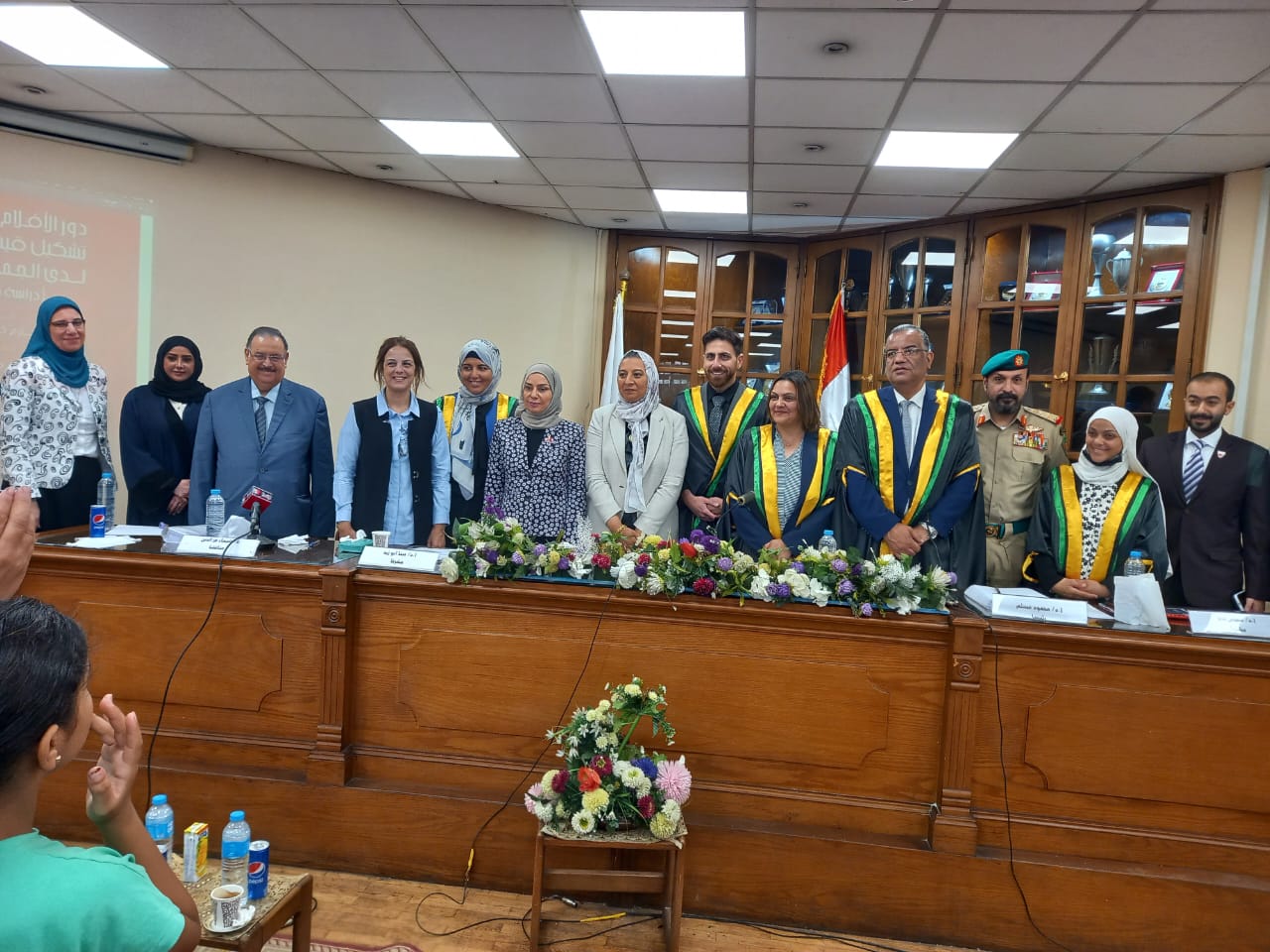 سفيرة مملكة البحرين بالقاهرة تحضر مناقشة رسالة دكتوراة بإعلام عين شمس