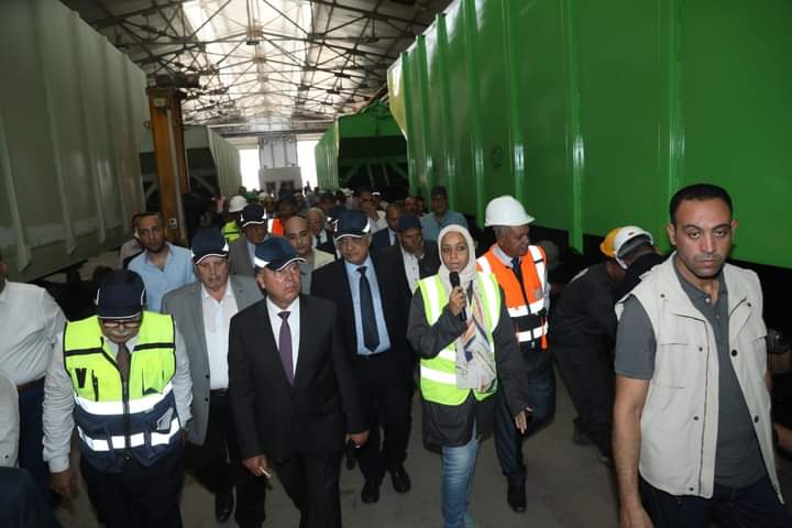وزير النقل يزور مصنع سيماف و يتفقد أحد قطارات الخط الثالث للمترو والذي تم الانتهاء من تجميعه بالمصنع تمهيدا لتسليمه للهيئة القومية للانفاق