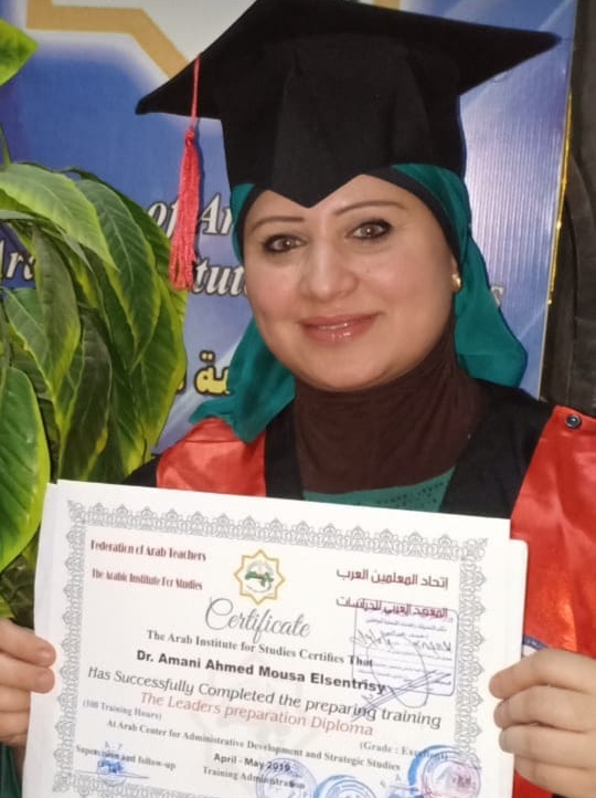 بالصور: حصول الدكتورة أماني موسي على دبلومة إعداد القادة