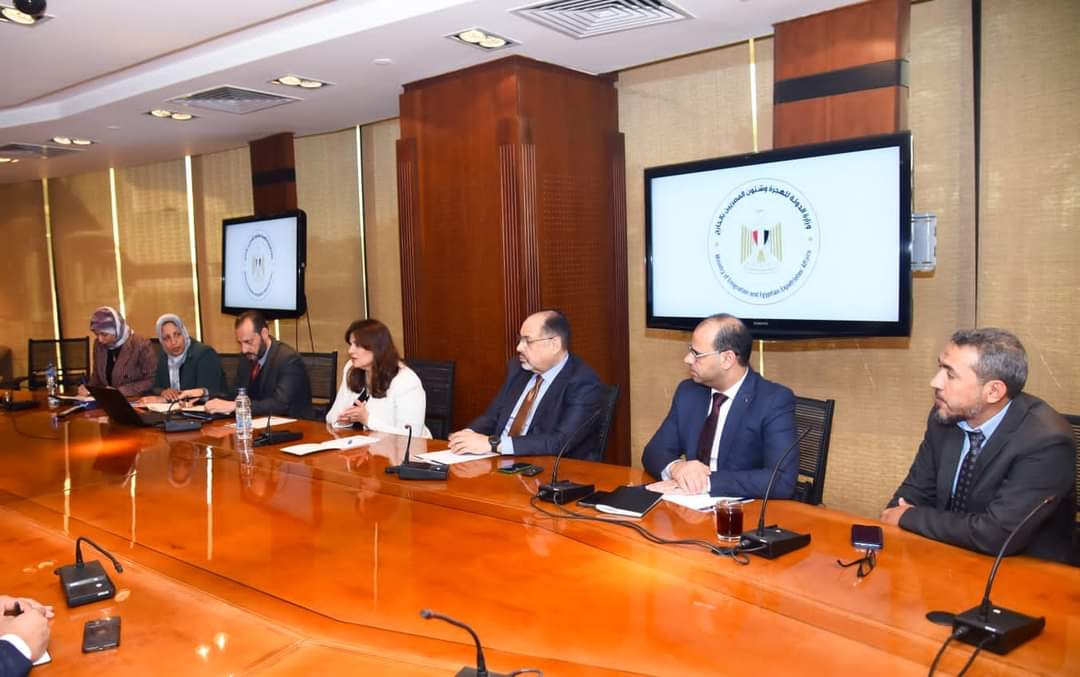 وزيرة الهجرة تترأس اجتماعًا لبحث آليات إنشاء تطبيق إلكتروني مخصص للمصريين بالخارج بالتعاون مع وزارة الاتصالات