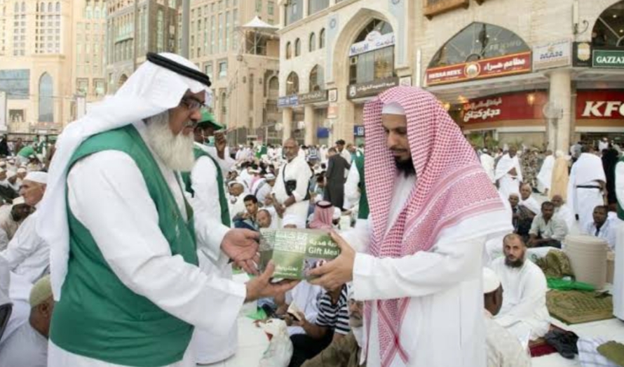 "شؤون الحرمين" تنفذ فحوصات طبية لكبار السن بالمسجد الحرام