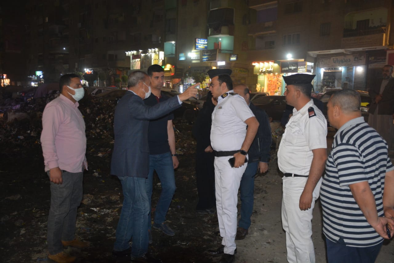 محافظ القليوبية يقوم بجولة مسائية لمتابعة أعمال رفع تراكمات القمامة بشارع أحمد عرابي ومتابعة أعمال تطوير كوبري عرابي بحي غرب شبرا الخيمة