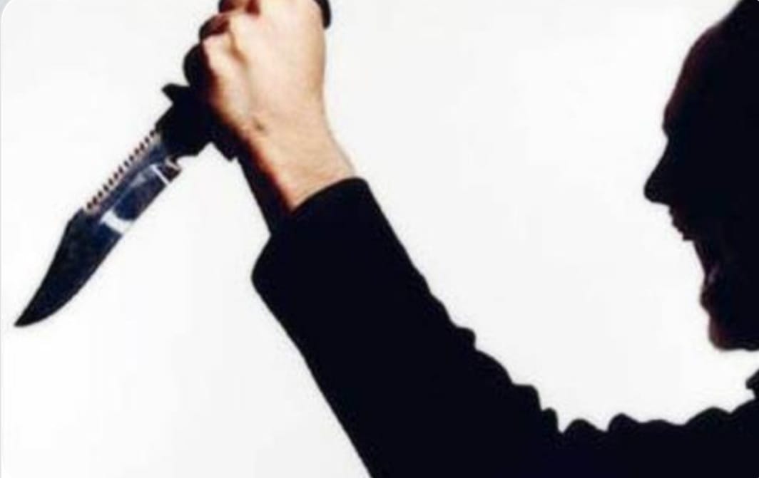 لرفضها إعطاءه فلوس عامل يطعن أمه بسكين بسوهاج