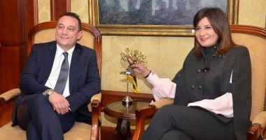 وزيرة الهجرة ونائب وزير خارجية اليونان