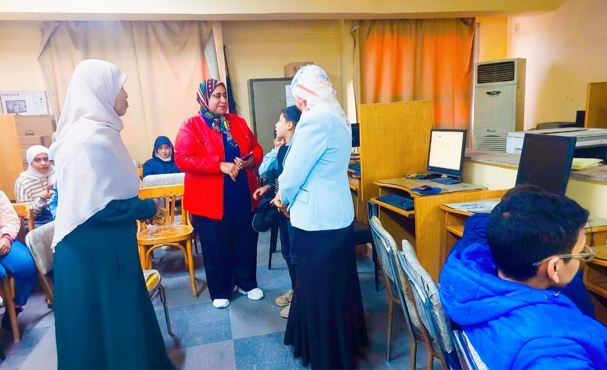 وكيل تعليم القناطر الخيرية تتابع تدريبات الطلبة خلال إجازة نصف العام 