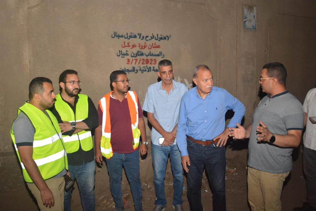 محافظ القليوبية يتابع فجرا أعمال رصف أربع طرق رئيسية داخل مركز ومدينة شبين القناطر بالتنسيق مع الهيئة العامة للطرق والكباري بتكلفة 130 مليون