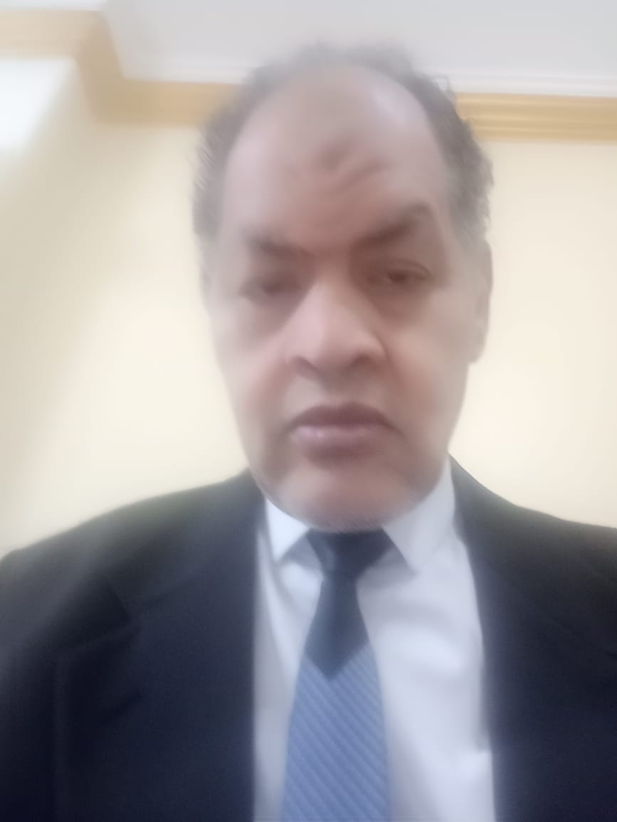 الشاعر السيد عثمان  يكتب :   مناخُكِ " شرمَ الشيخ"          