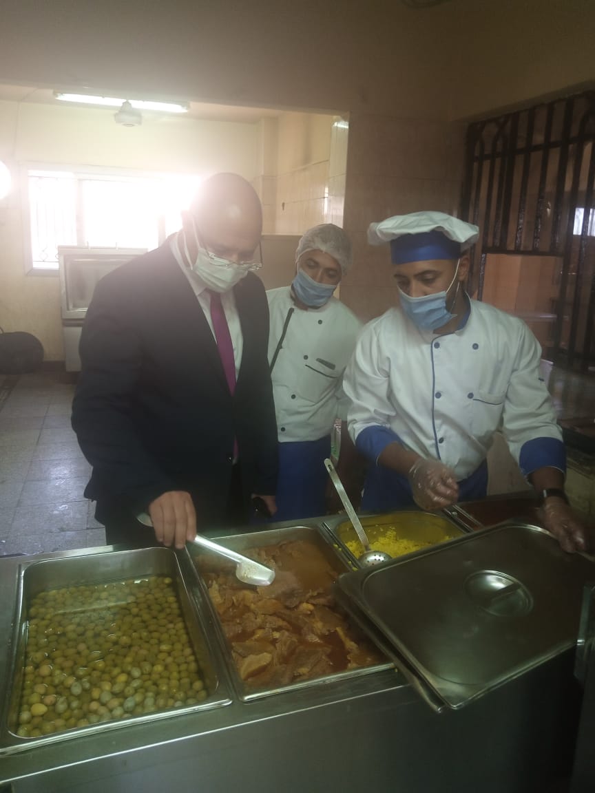 المشرف على قطاع خدمة المجتمع بجامعة بنها يتفقد المدينة الجامعية بمشتهر