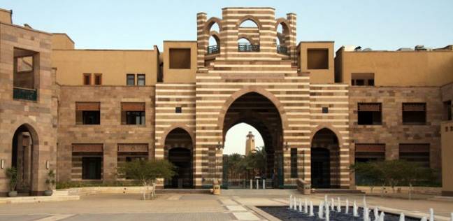 رئيس الجامعة الأمريكية: مصر تمر بعصر نهضة وندعم مبادرة الرئيس بعام التعليم