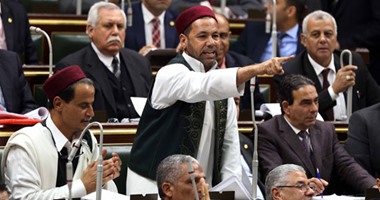 نائب بـ"محلية البرلمان" يطالب بوضع خطة لتطوير المواقف العشوائية