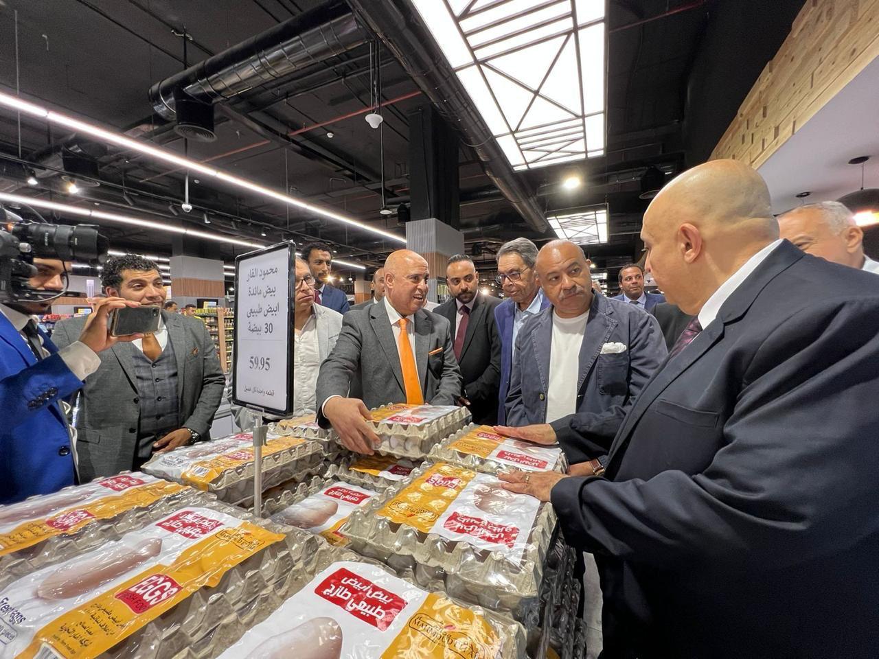 بالصور ..مساعد أول وزير التموين يفتتح فرع هايبر جديد بالتجمع الخامس باستثمارات 190 مليون جنيه ..وتخفيضات على المنتجات من 10 الى 30%