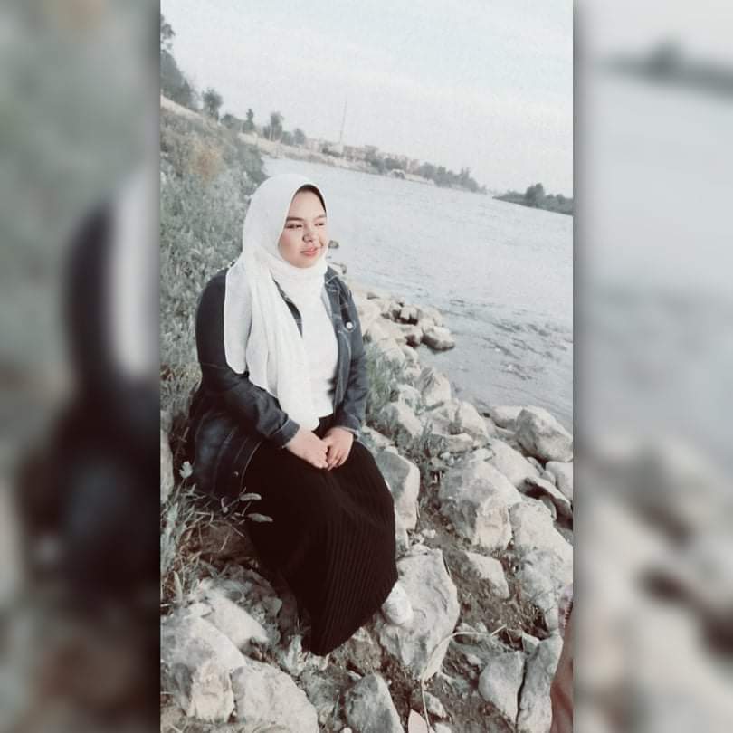 ورقة شجرٍ فى عرض البحر مكتوبٌ عليها انقذوني"