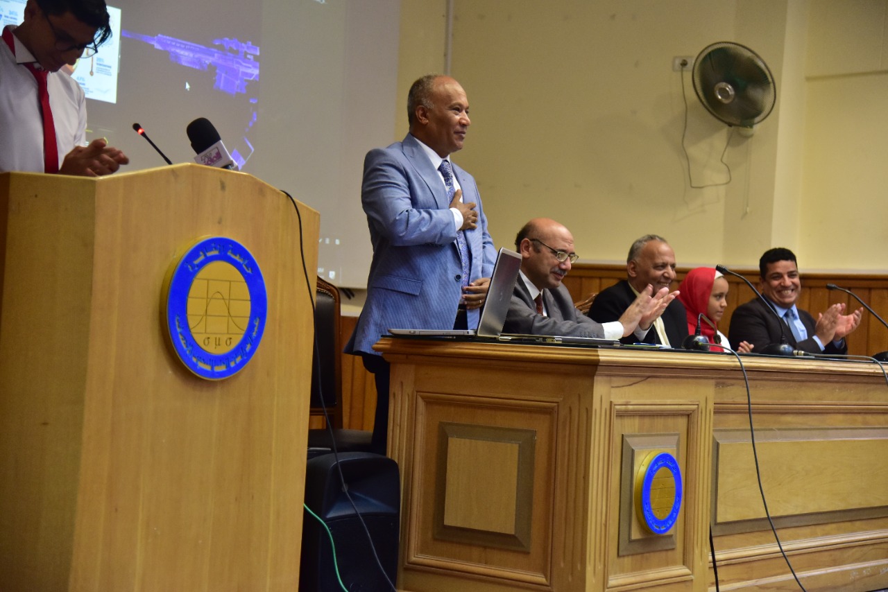 أطفال عباقرة المستقبل يبحثون عن حلول مناخية فى مؤتمر "أطفال مصر من أجل العمل المناخى: الذكاء الإصطناعى ومواجهة التغيرات المناخية" بجامعة القاهرة