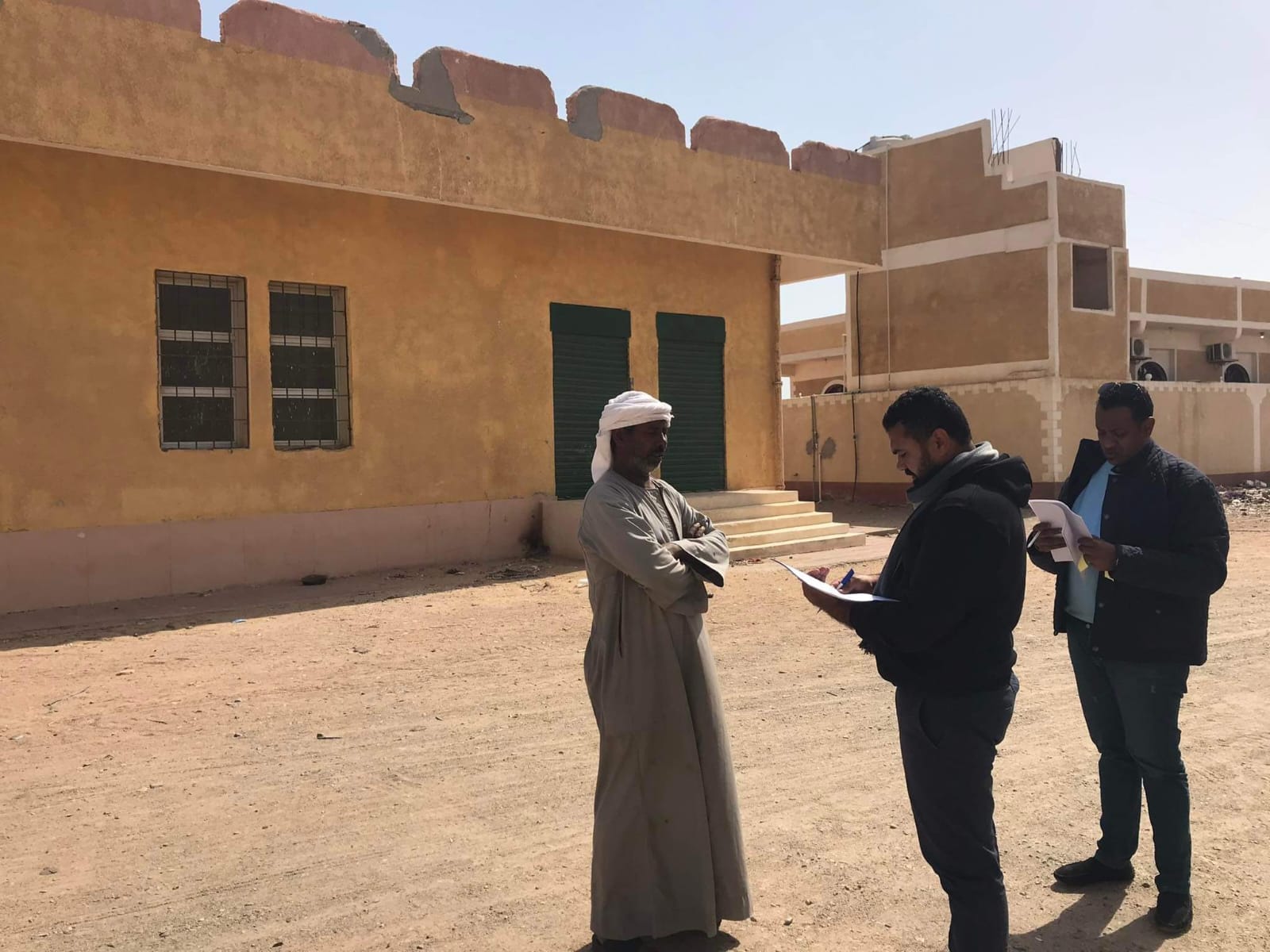 مياه البحر الأحمر تستطلع آراء أهالي مدينة الشلاتين حول خدماتها