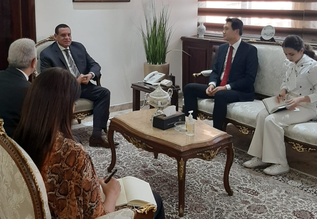 سفير كوريا لوزير التنمية المحلية : اختارنا مصر كشريكة لتقديم المساعدة الإنمائية