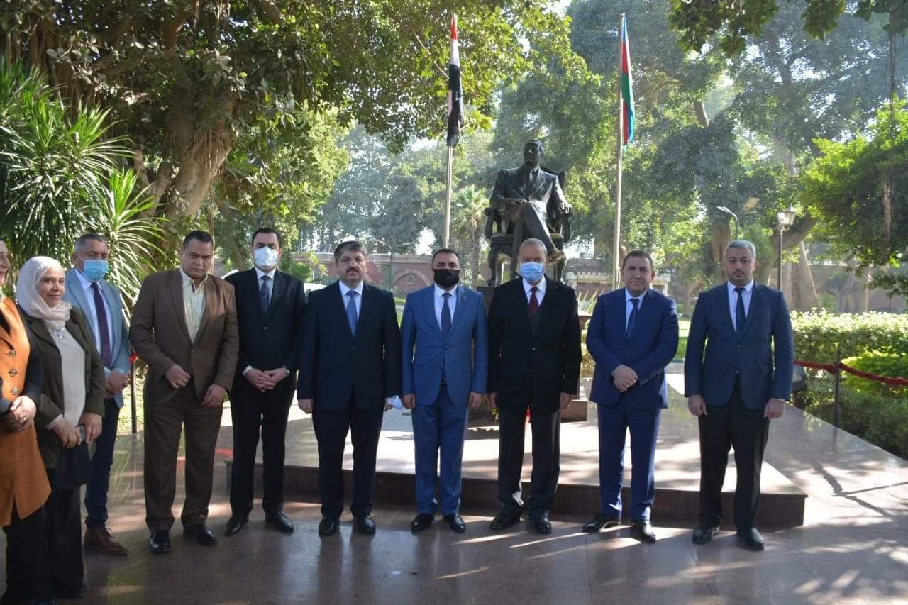 بالصور: محافظ القليوبية يستقبل مساعد رئيس لجنة الدولة للعمل مع المغتربين وسفير أذربيجان بالقاهرة لوضع أكليل من الزهور على تمثال الزعيم حيدر علييف بالقناطر الخيرية تخليدا لذكراه