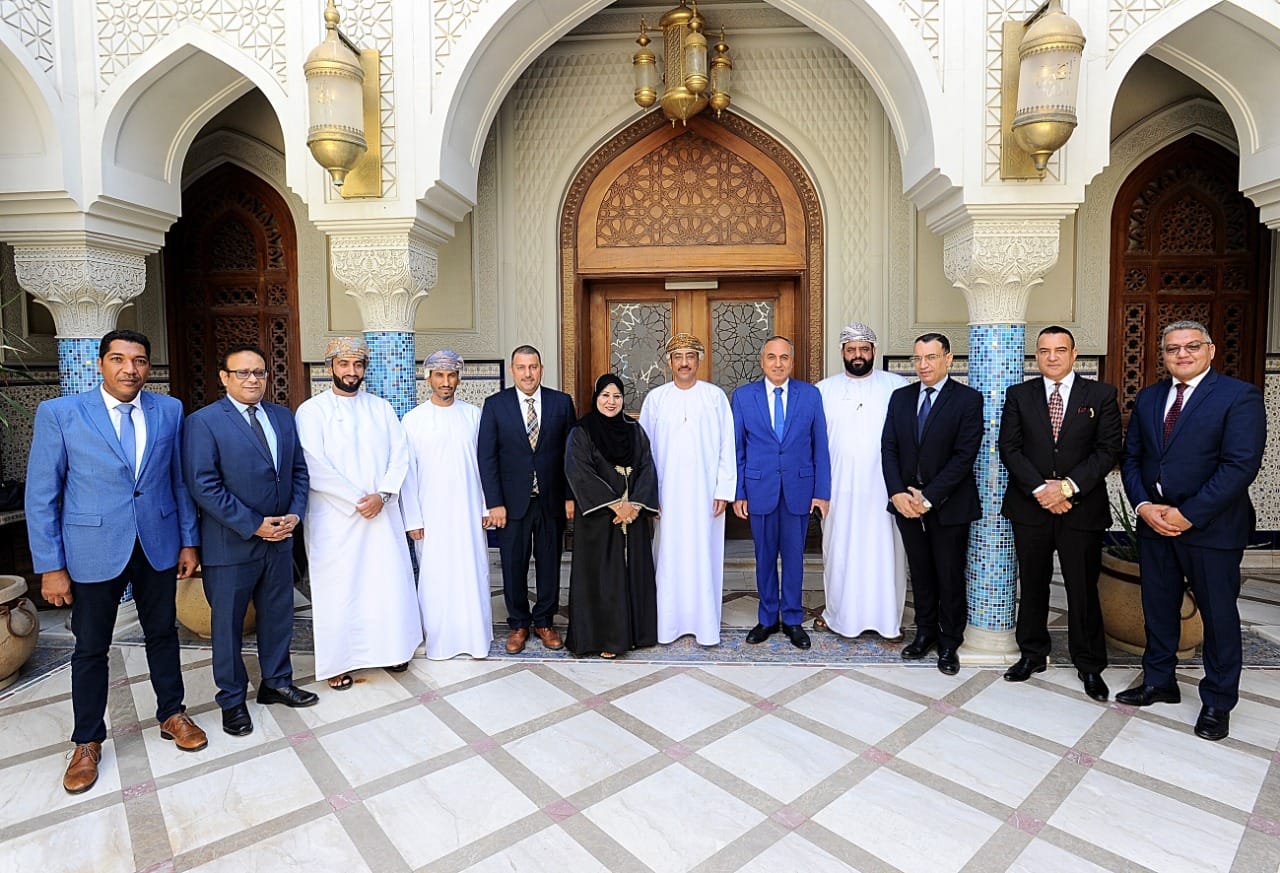 السفير العماني بالقاهرة.. توقيع عقد معرض الصناعات المصرية العمانية الأول.