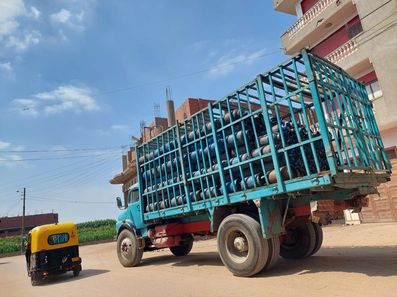 ضبط مستودع غاز لتصرفه فى 485 اسطوانة غاز وتحرير 40 محضر متنوع بالبحيرة 