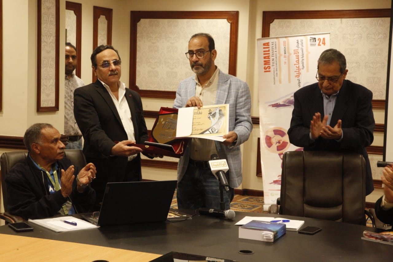 حلقة بحثية تثير الجدل وطرح افكار جديده   وتكريم الراحل الناقد مجدي الطيب 