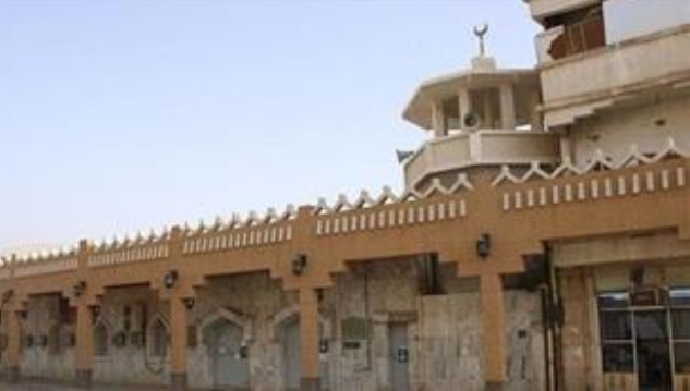 مشروع الأمير محمد بن سلمان لتطوير المساجد التاريخية يعالج مواد الترميم الحديثة بمسجد الزبير بن العوام ويعيد له أصالته   