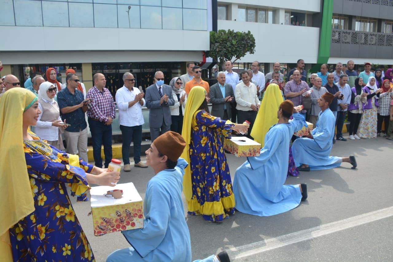 إحتفالاً بالعيد القومي للمحافظة...محافظ القليوبية يشارك بالمسيرة الشبابية التي نظمتها مديرية الشباب والرياضة أمام ديوان عام المحافظة احتفالا بتلك المناسبة