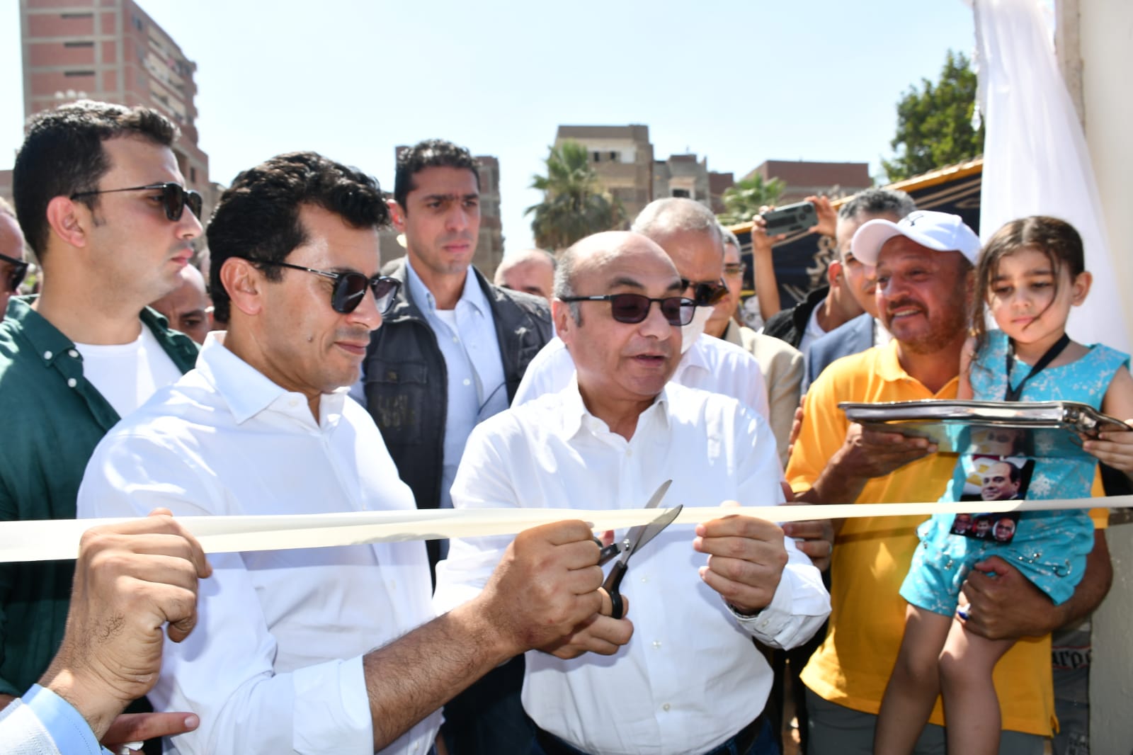 وزيرا الشباب والعدل ومحافظ القليوبية يفتتحون مركز شباب مدينة شبين… ويشاركون فى مباراة كرة قدم استعراضية 