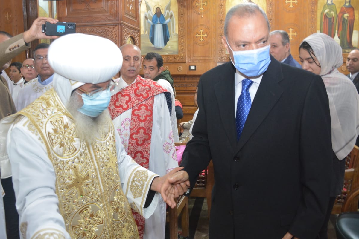 محافظ القليوبية يترأس وفداً لمشاركة الأخوة الأقباط إحتفالاتهم بعيد الميلاد المجيد بكنيسة العذراء بمدينة بنها