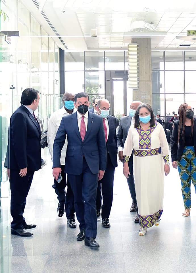 رئيس هيئة الاستثمار يبحث مع وزيرة الأشغال العامة والبنية التحتية بجنوب أفريقيا دفع العلاقات الاستثمارية