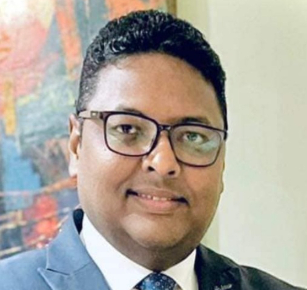 أدعم سياحة بلدك تهنئ الدكتور إسماعيل العربي لتوليه منصب وكيل وزارة الصحة بالبحر الأحمر