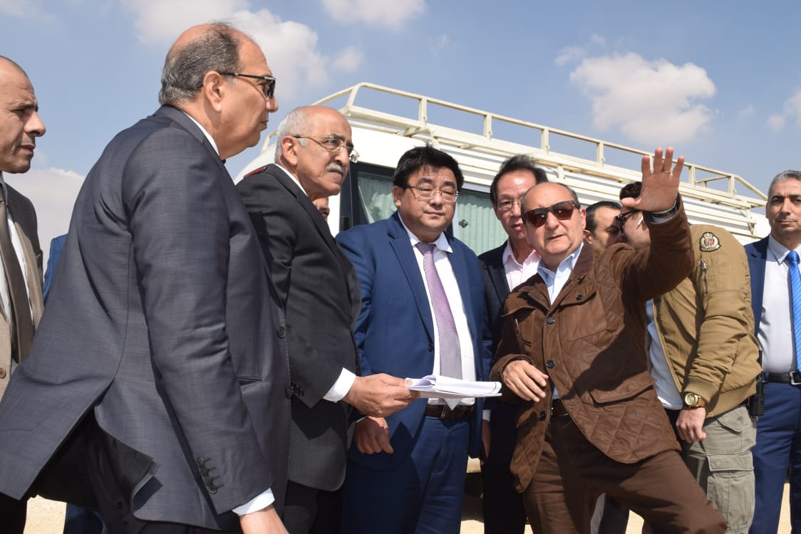 وزير التجارة والصناعة يرافقه وفد من كبريات الشركات الصينية فى زيارة لمدينة الجلود بالروبيكى