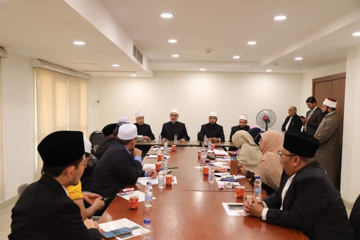 أمين البحوث_الإسلاميةيفتتح دورةأكاديمية #الأزهر العالمية لتدريب موظفي الشئون الإسلامية الماليزية فـي مجال فقه الأسرة