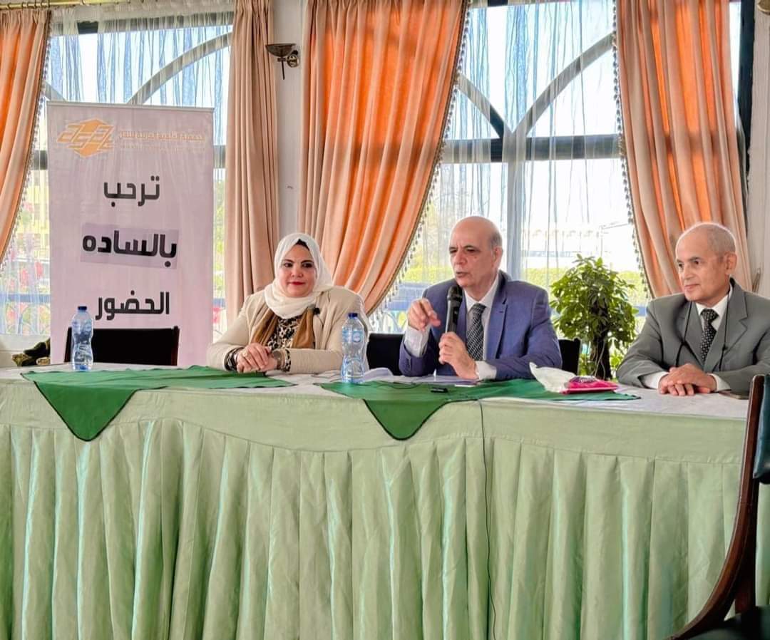 منى نور الدين تعرض التحديات السياسية والاقتصادية للملاحة البحرية   فى محاضرة بالجمعية العلمية العربية للنقل