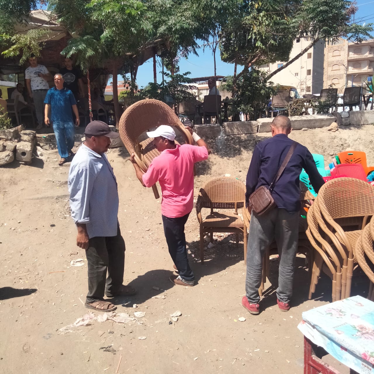 إزالة 700 حالة إشغال طريق مخالف خلال حملات مكبرة بنطاق 3 مراكز بالبحيرة.