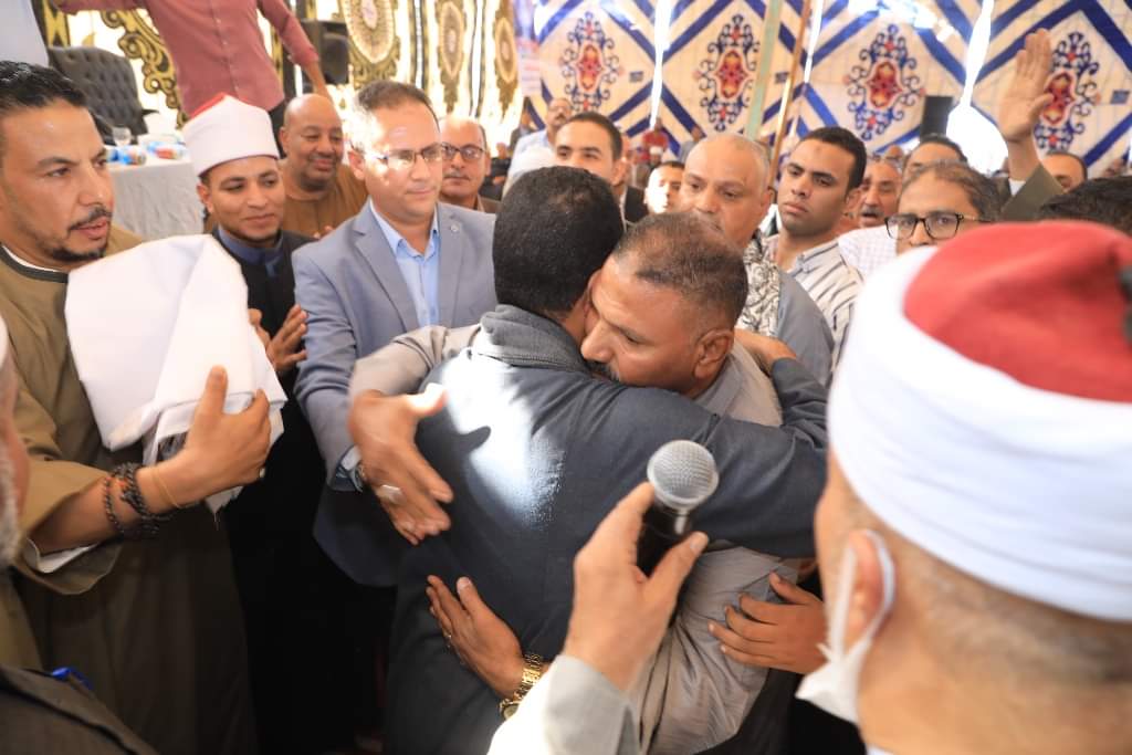 محافظ سوهاج يشهد صلح أبناء العمومة من قرية إدفا بسوهاج