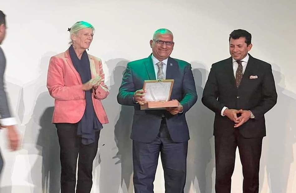 وزير الشباب والرياضة  أشرف صبحي يُكرّم وكيل وزارة الشباب والرياضة بالبحر الأحمر