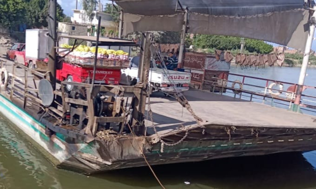 نقل البحيرة...غلق وتشميع معدية باحدى قري كوم حمادة لعدم تجديد التراخيص