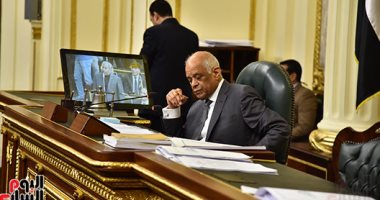 على عبد العال مازحا النواب خلال مناقشة قانون المحال: حاسس إن أغلبكم عنده محلات