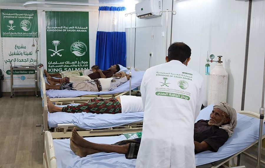 مركز الملك سلمان للإغاثة يقدم خدمات طبية في كافة المجالات باليمن