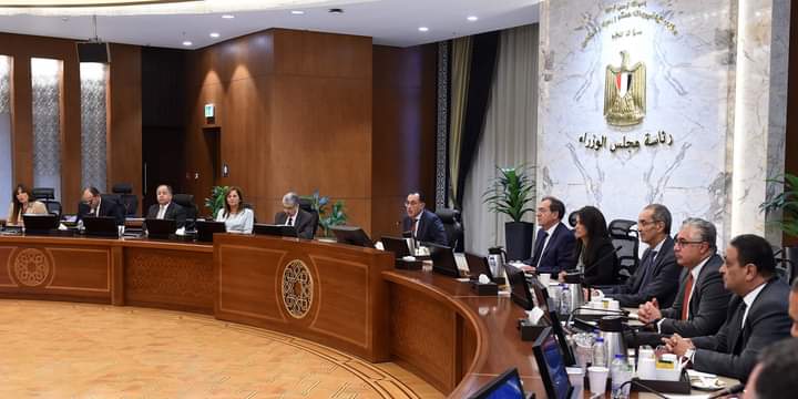 رئيس الوزراء يترأس اجتماع اللجنة الوزارية العليا لتنظيم المنتدى القومي للاستثمار