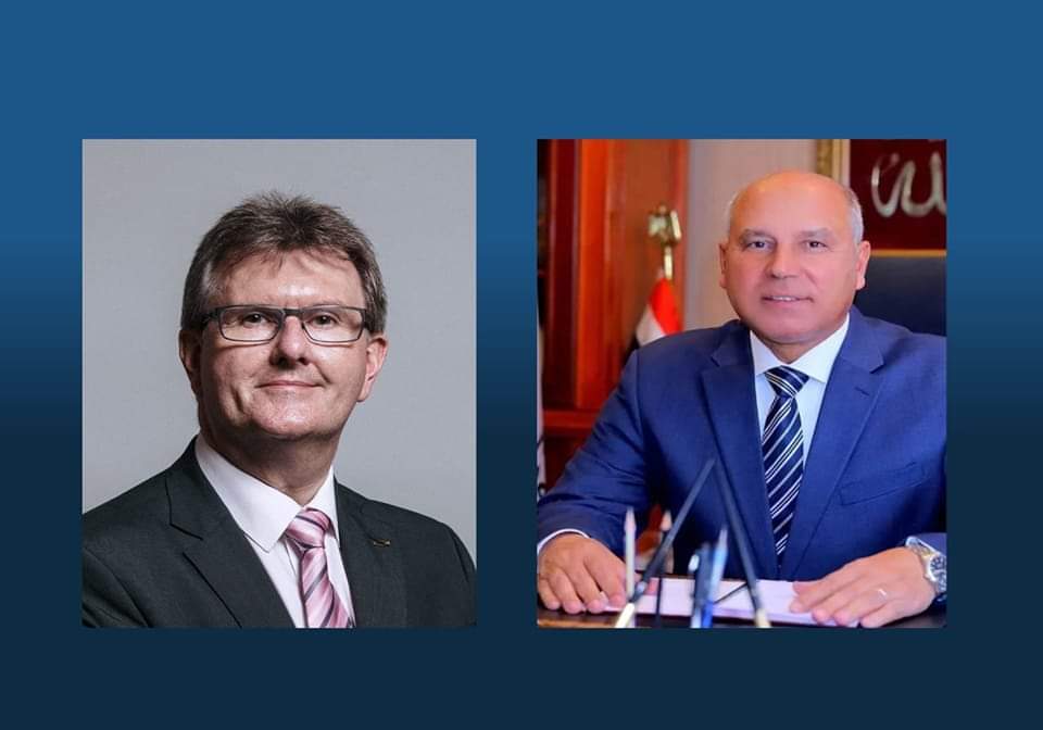 وزير النقل يلتقى مع ممثل رئيس الوزراء البريطانى للتجارة مع مصر 