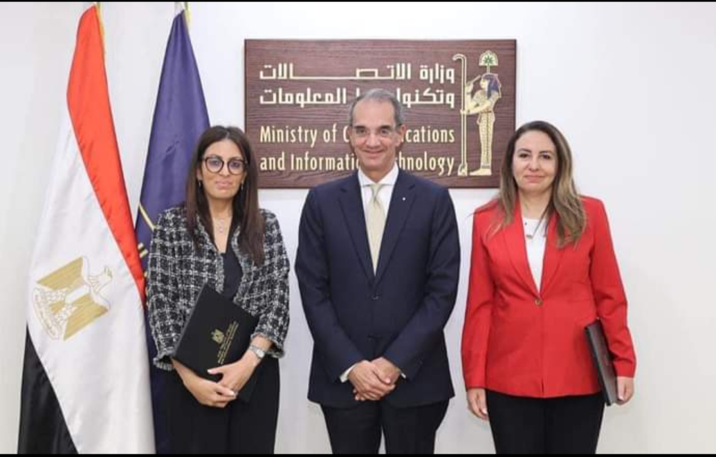 وزير الاتصالات   يشهد توقيع مذكرة تفاهم بين وزارة الاتصالات وتكنولوجيا المعلومات وشركة IBM  لتنمية المهارات الرقمية للمواطنين بقرى حياة كريمة