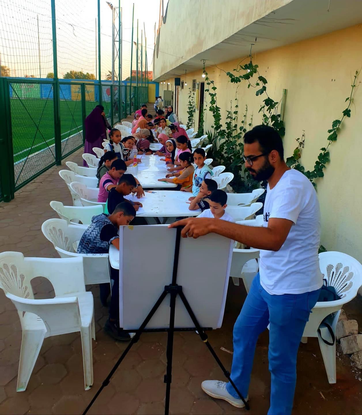 طلائع القليوبية يبدعون فى أولى ايام مبادرة علم ابنك الرسم بمراكز الشباب