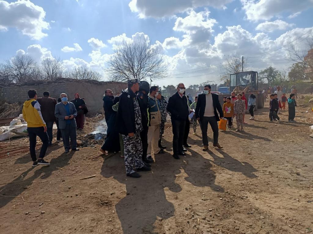 الهجان  يقود حملة ازالة فورية بقرية طنان  ويشرف على ازالة 13 حالة علي مساحة 22 قيراط تم رصدها من قبل وحدة المتغيرات المكانية على الارض الزراعية