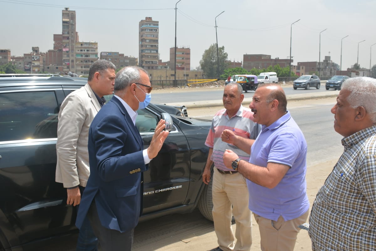 محافظ القليوبية يقوم بجولة تفقدية لحي شرق شبرا الخيمة لمتابعة أعمال النظافة وعدد من مشروعات الطرق القومية بنطاق الحي