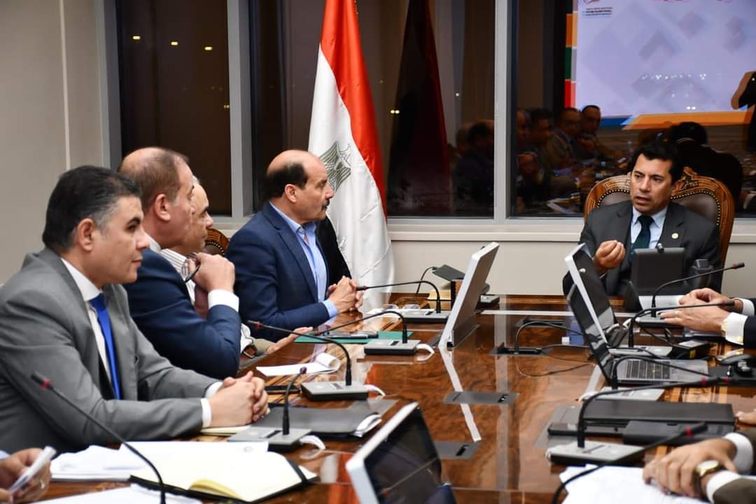 وزير الشباب والرياضة يناقش زيادة الموارد ودعم المواهب والأبطال الأولمبيين بصندوق الرياضة المصري