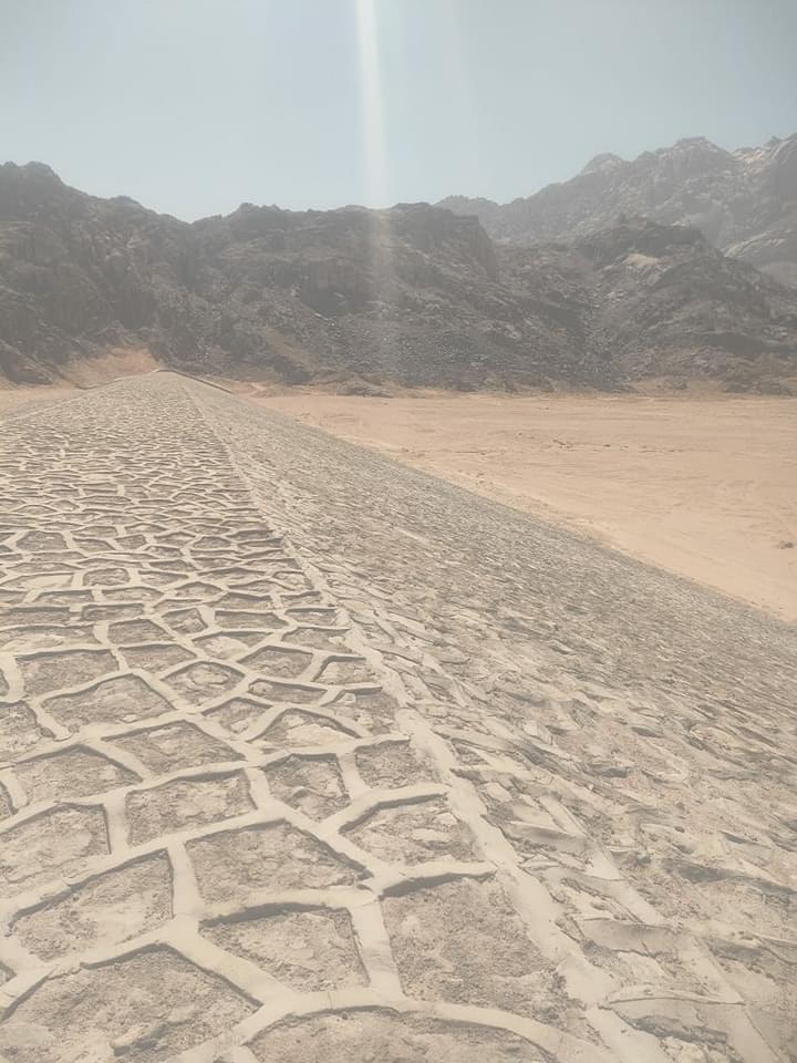 4 سدود لحماية مدينتى الغردقة وسفاجا من أخطار السيول.. التفاصيل