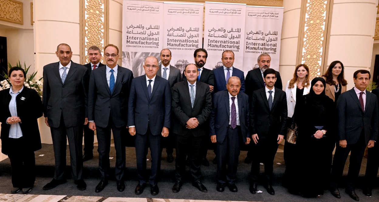 وزير التجارة والصناعة يلتقي وفد رابطة رجال الاعمال القطريين لاستعراض فرص التعاون الاستثماري المشترك بين البلدين