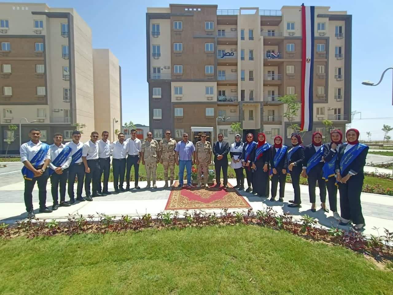 طلاب جامعة بنها يشاركون الرئيس السيسي افتتاح عدد من المشروعات السكنية بالمدن الجديدة